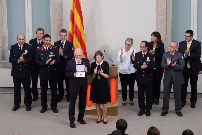 Entrega de medalles del Parlament a serveis durant els atemptats a Catalunya