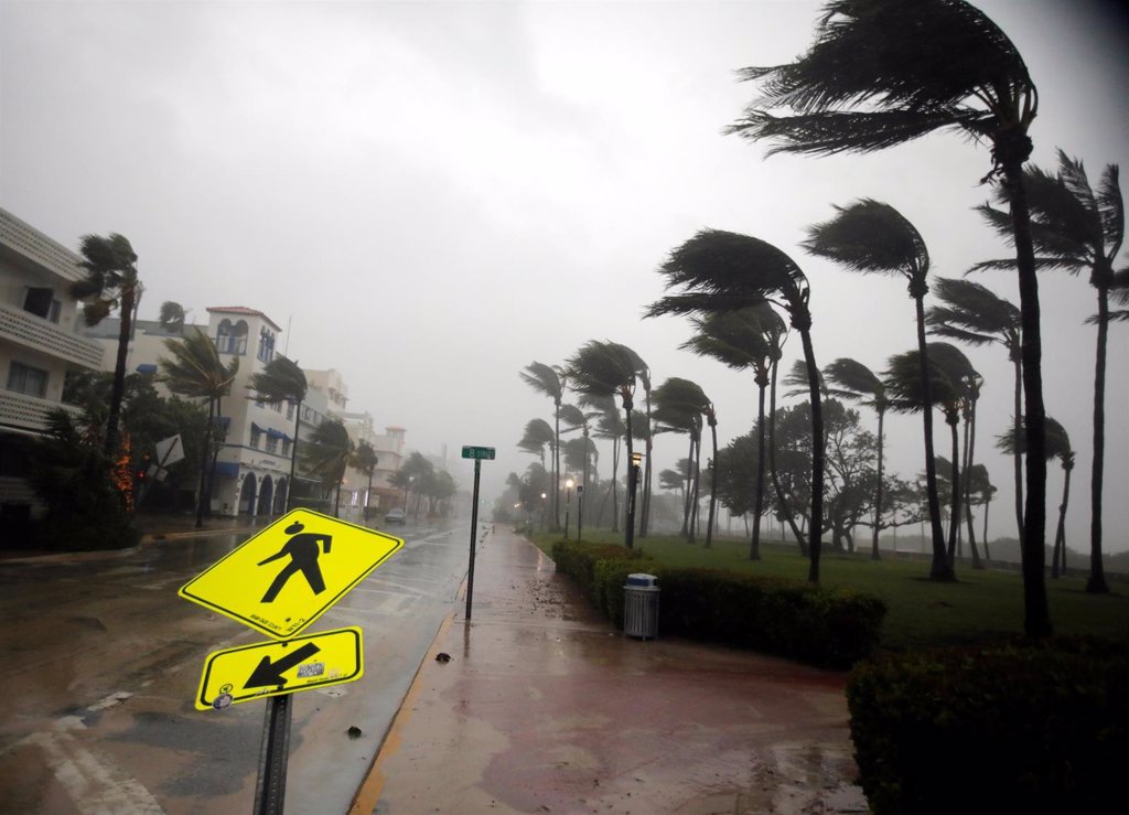 Trump declara el estado de desastre en Florida ante el paso del huracán