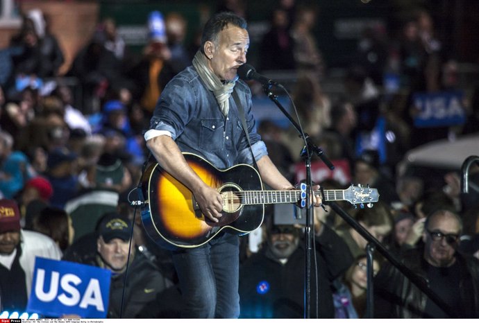 November 7th 2016 - Philadelphia, USA - Bruce Springsteen performs for Hillary C