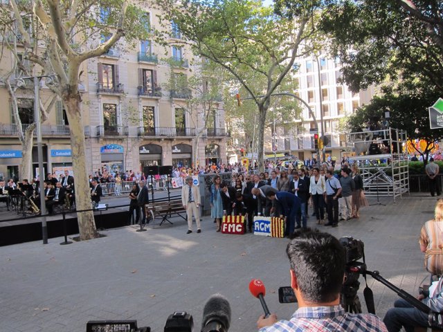 Ofrenda de la FMC y la ACM al monumento de Rafael Casanova por la Diada