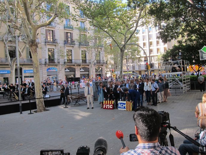 Ofrena de la FMC i l'ACM al monument de Rafael Casanova per la Diada