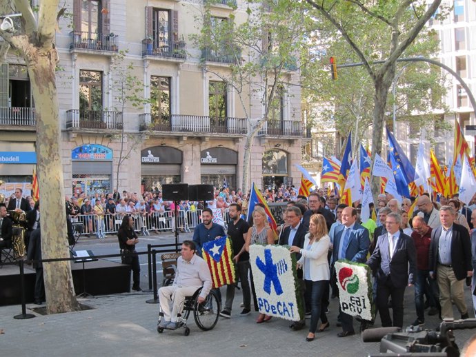 Ofrena del PDeCAT i el PNB al monument de Rafael Casanova de Barcelona