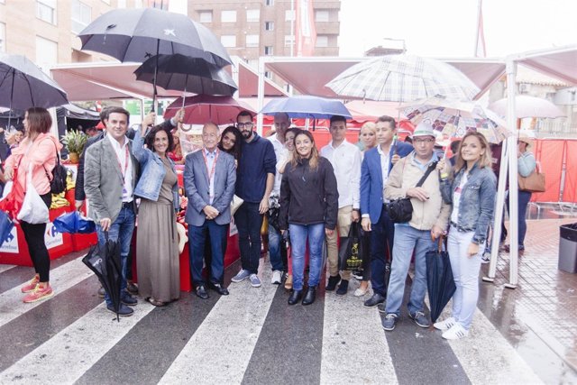 Representantes de 'Sabores Almería' durante la salida de La Vuelta en Lorca.