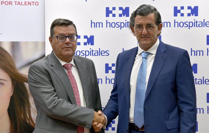 José Luis Martínez Donoso y Dr. Abarca Cidón en Firma del Convenio