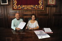 La alcaldesa de Teruel apoya la campaña de la AECC y los vecinos, que reclama la radioterapia en Hospital de Teruel