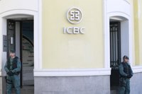 El juez imputa al banco chino ICBC por presunto blanqueo de dinero de grupos criminales a través de su oficina en España