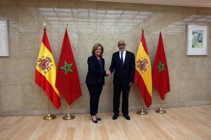 La ministra de Empleo, Fátima Báñez, y su homólogo en marruecos, Mohamed Yatim