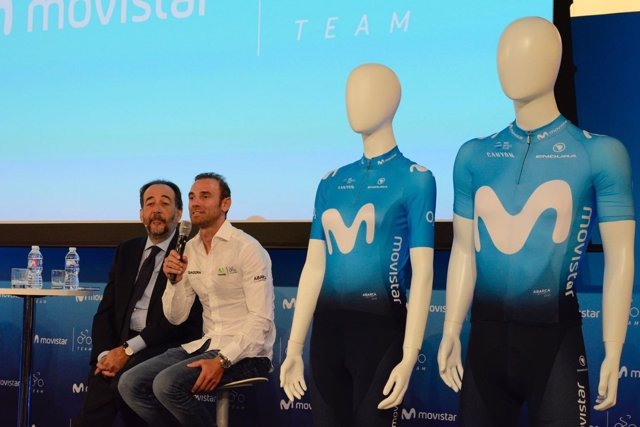 Alejandro Valverde y el nuevo maillot de 2018 del Movistar