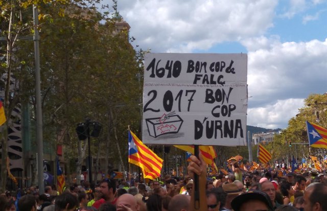 Ciudadanos empiezan a llenar el centro de Barcelona por la Diada
