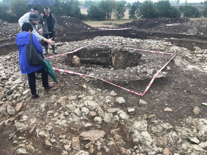  Restos De Un Monumento Megalítico En Eskalmendi Alava