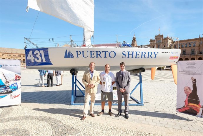 Presentación del regatista Pablo Torres, junto a David Guevara y Enrique López-B