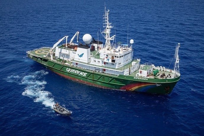 The MY Esperanza and a Greenpeace inflatable bear witness to an illegal fishing 