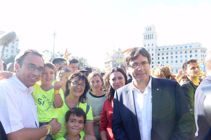 Josep Rull,Carme Forcadell,Marcela Topor,pte.Carles Puigdemont en la Diada 2017