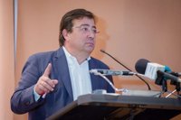 Vara tacha de "esperpento" la situación en Cataluña y cree que "al final se impondrá la razón de la ley"