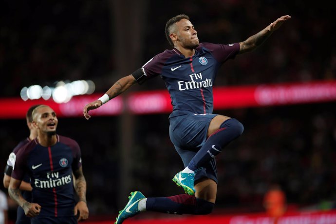 Neymar celebra un gol con el PSG