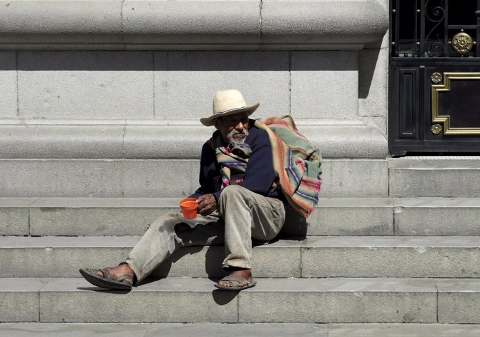 A man sits at the stairs of the city hall in La Paz, July 27, 2015. REUTERS/Davi