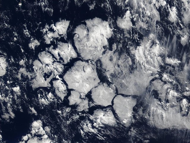 Nubes hexagonales sobre el Atlántico Sur