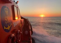 Rescatados diez inmigrantes a bordo de dos embarcaciones y trasladados al puerto de Tarifa