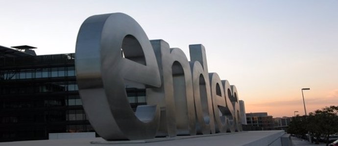 Endesa renueva una línea eléctrica de mediana tensión en el Pont de Suert