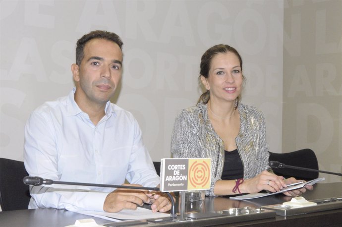 La portavoz adjunta del PAR, María Herrero, y el diputado Jesús Guerrero. 