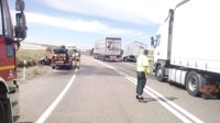 Un fallecido al chocar un turismo y un camión en la N-II en Bujaraloz