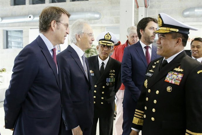 El presdiente de la Xunta, en la entrega del buque