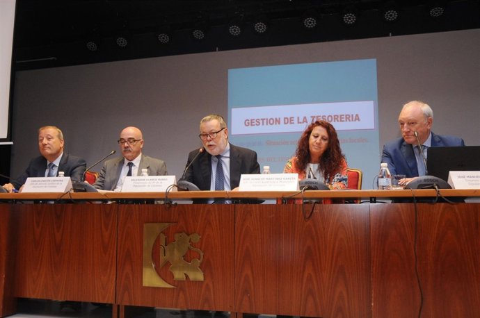 Blanco (centro), durante la inauguración del encuentro