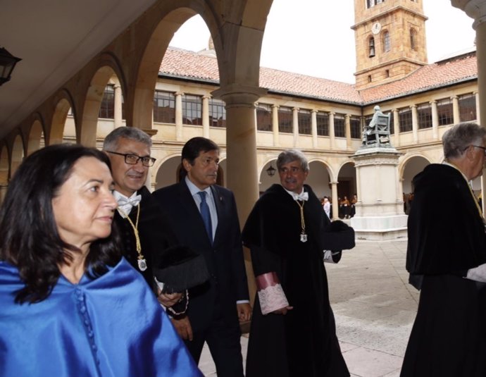 Javier Fernández, en el centro