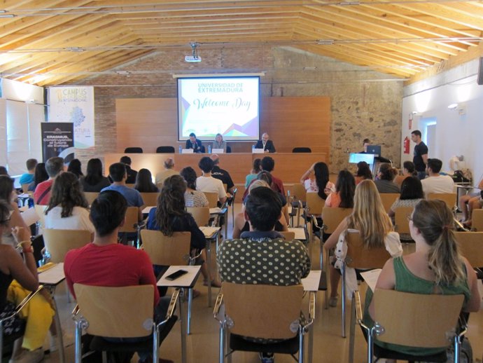 La UEx da la bienvenida a los alumnos extranjeros que acogerá                