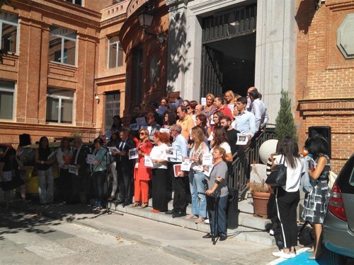 Minuto de Silencio de Cruz Roja Española por la cooperante asesinada Minuto de Silencio de Cruz Roja Española por la cooperante asesinada