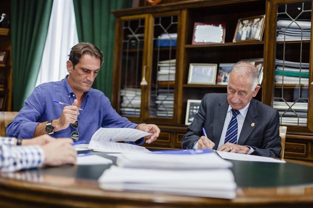 Gabriel Amat y Albaida Infraestructuras firman el contrato de obras del edificio