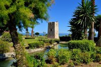 Dos torres almenara de Estepona se incluyen en un estudio de la UMA sobre fortificaciones del Reino de Granada