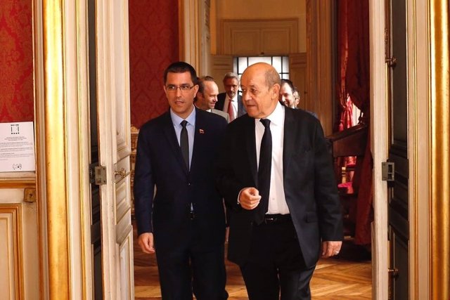 Jorge Arreaza y Jean-Yves Le Drian