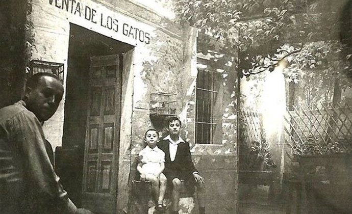 Foto de época de la Venta de los Gatos.