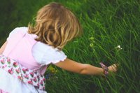 Tener un parque cerca ayuda a los niños a llevar mejor su asma