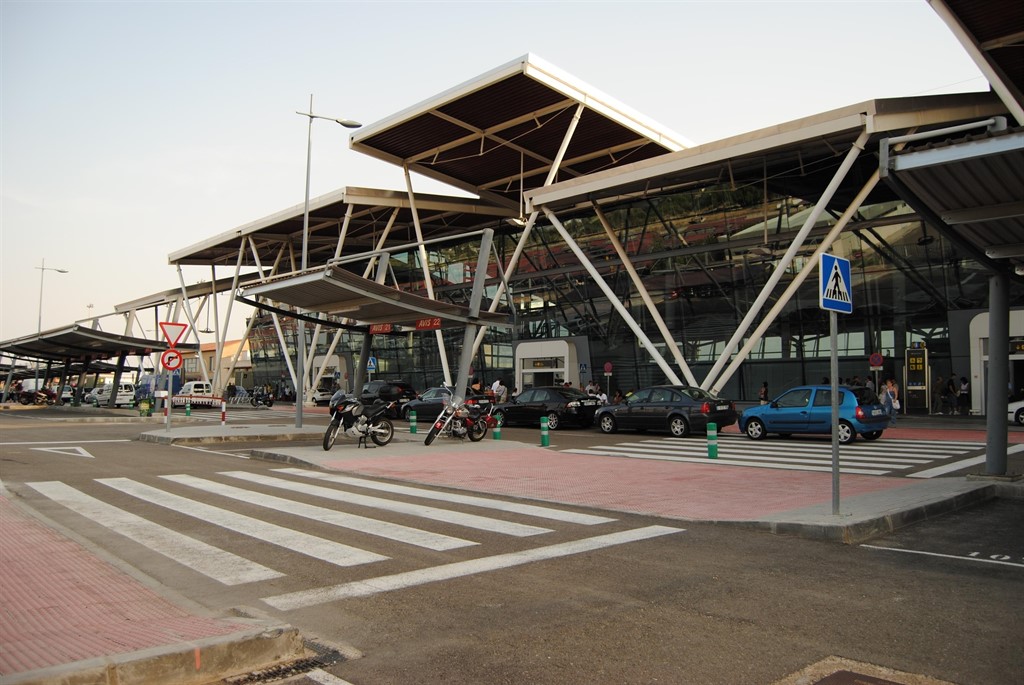El aeropuerto de Zaragoza supera por primera vez las 16.000 toneladas El aeropuerto de Zaragoza supera por primera vez las 16.000 toneladas