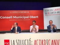Pedro Sánchez cierra filas con los alcaldes del PSC: "La razón está de vuestro lado"