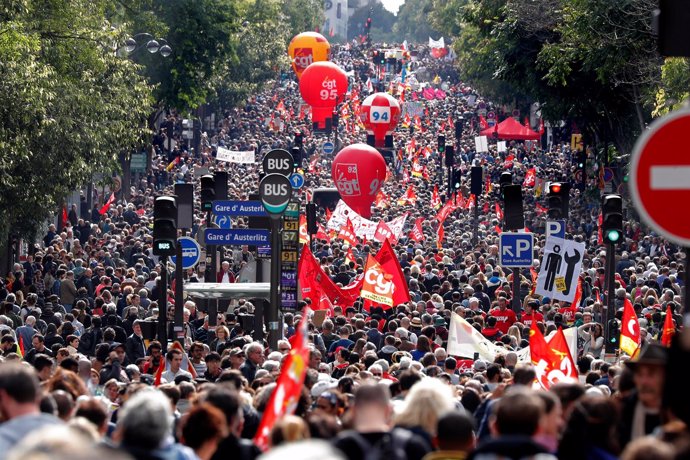 Manifestantes contra la reforma laboral en París