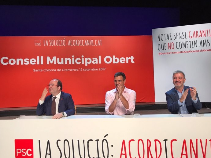 Miquel Iceta (PSC), Pedro Sánchez (PSOE) y Jaume Collboni (PSC)