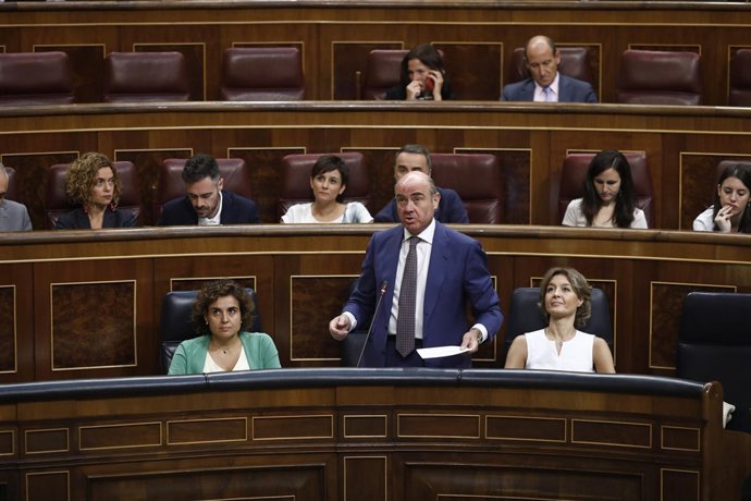 Luis de Guindos en la sesión de control al Gobierno en el Congreso