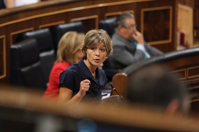 Isabel García Tejerina en la sesión de control al Gobierno en el Congreso