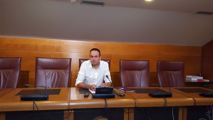 El diputado José Ramón Blanco presenta la PNL en rueda de prensa