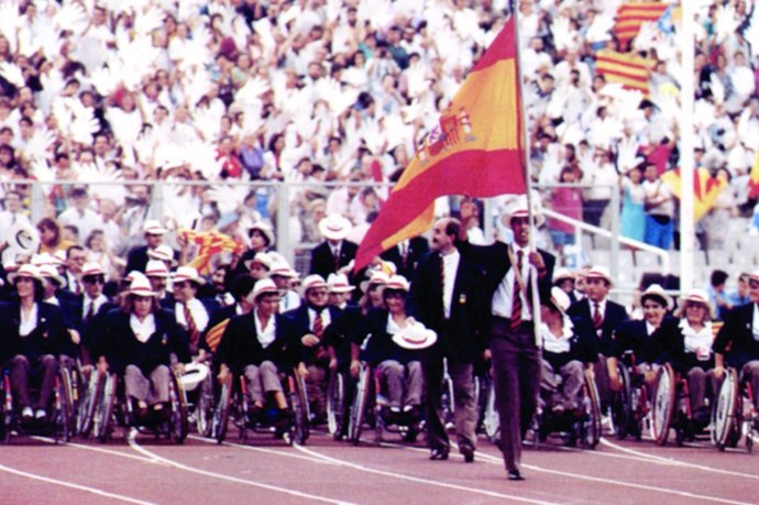 Desfile de los atletas paralímpicos españoles en la inauguración de Barcelona'92