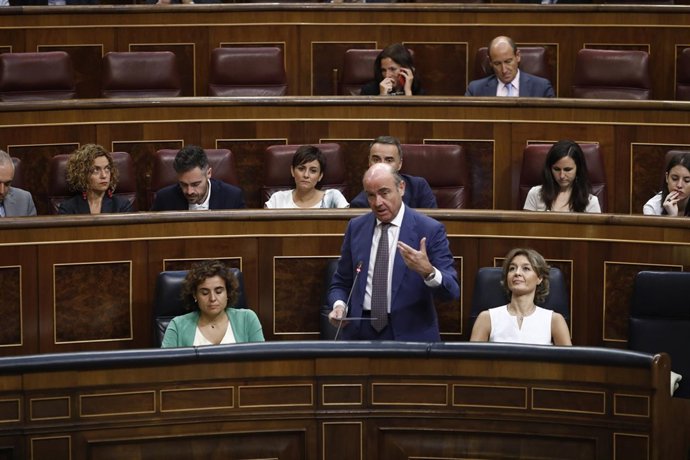 Luis de Guindos en la sesión de control al Gobierno en el Congreso