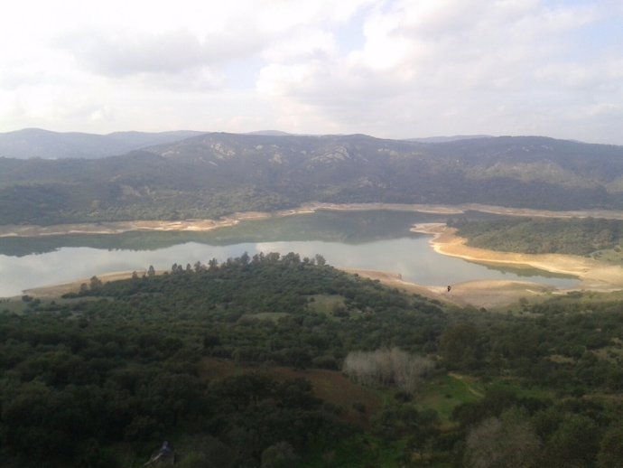 Embalse del Guadarranque desde Castellar de la Frontera