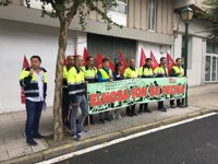 Trabajadores de Elnosa denuncian ante el Parlamento que el BNG "quiere cerrar" su empresa