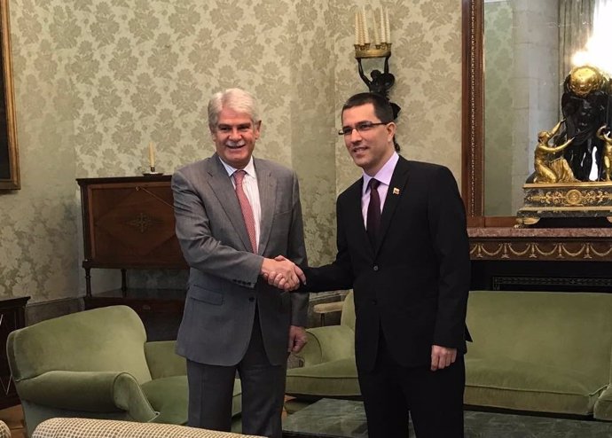 Dastis con el canciller venezolano Jorge Arreaza