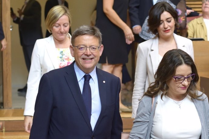 Ximo Puig junto a tres conselleres del Gobierno valenciano