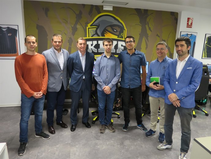 Gerard Figueras i Jordi Puigneró visiten la seu de SevenMila