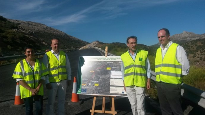 Felipe López visita las obras de la A-92 en el Puerto de la Mora